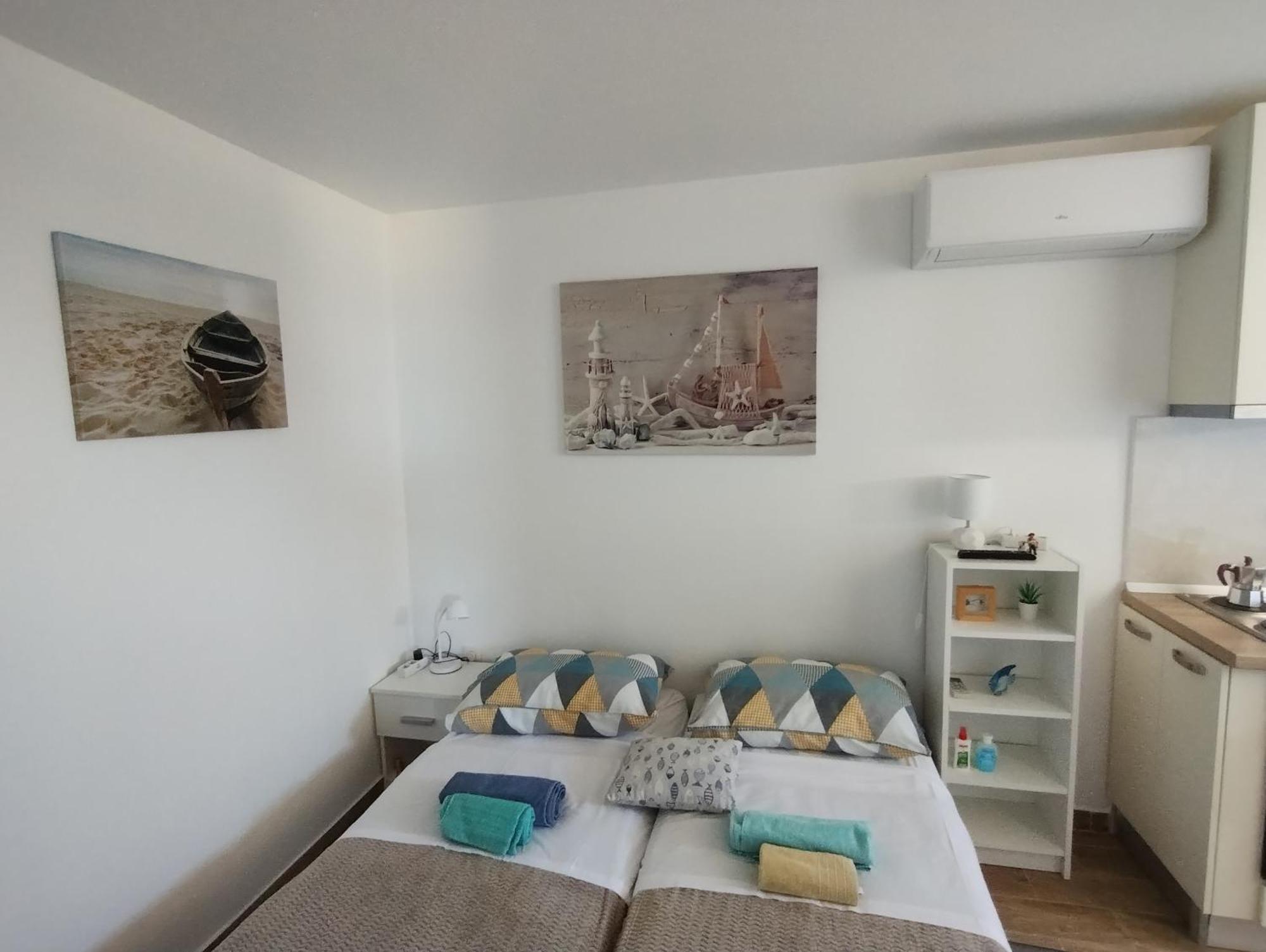 Old Captain'S Apartments - In A Pine Wood By The Sea And Tennis Courts Split Bilik gambar